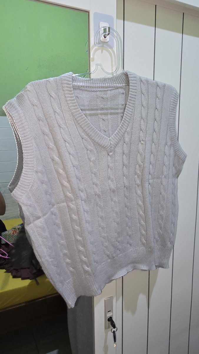 dattearu's tweet photo. Wts Preloved Baju, Kemeja, Rok, Vest dll. Aku mau jual dan semua kondisinya masih bagus. TB/BB ku 156cm/55kg.

Bisa cod area Malang (sawojajar) atau bisa juga via Shopee. 

Aku upload satu-satu di bawah, kalau ada yang tertarik bisa langsung komen/DM yaa. https://t.co/H34MIYsgWo