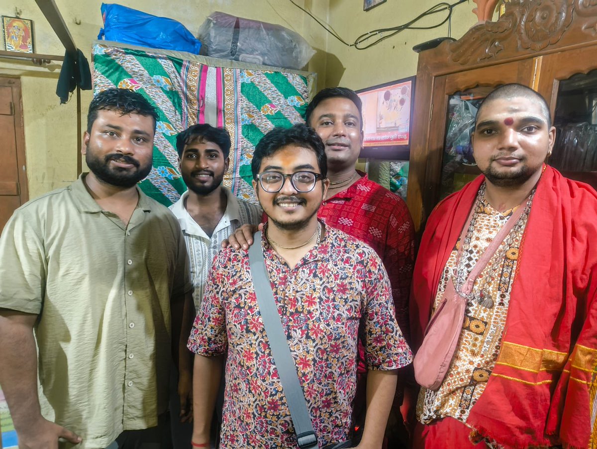 mihirmon's tweet photo. সুপ্রভাত 
গতকাল সন্ধ্যাতে আমার বাড়িতে উপস্হিত ছিলেন বিশিষ্ট সনাতনী ইনফ্লুয়েঞ্জ ব্যাক্তিত্বগণ।
মাননীয় Soumik golder দিবাকর দেবনাথ হিন্দু Indra Mitra  Prasanta Dhali  @SuvenduWB
সকলকেই আমার পক্ষ থেকে অসংখ্য ধন্যবাদ আমার বাড়িতে আসবার জন্য এবং আমার পরিবারকে সময় দেওয়ার জন্য🙏❤️। https://t.co/OAb2vAECXG