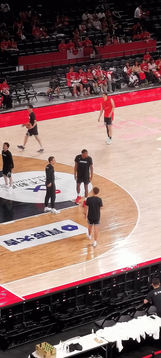shohei_4's tweet photo. NBA選手おる！ https://t.co/KZfPN05Y35