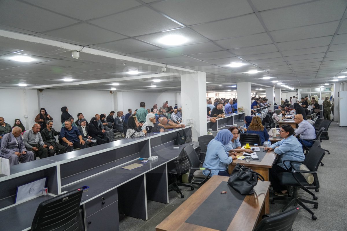 Channel8English's tweet photo. Long queues form in a bank in Slemani as citizens wait to collect their MyAccount digital payroll cards.

Photo: Hama Sur / Channe8 https://t.co/oE7f4wzKqJ