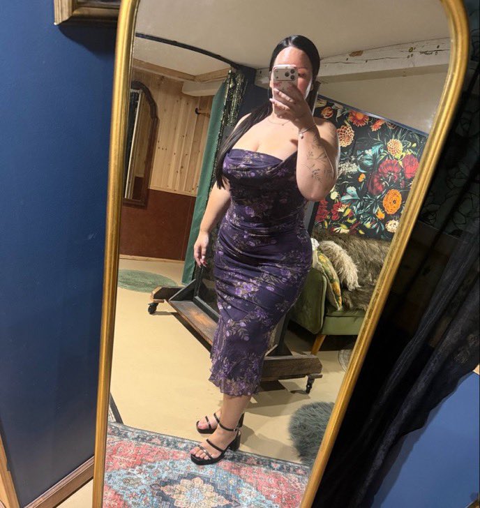 SusanOlivevy's tweet photo. i love this dress so much for obvious reasons https://t.co/3zsJ34p4EN