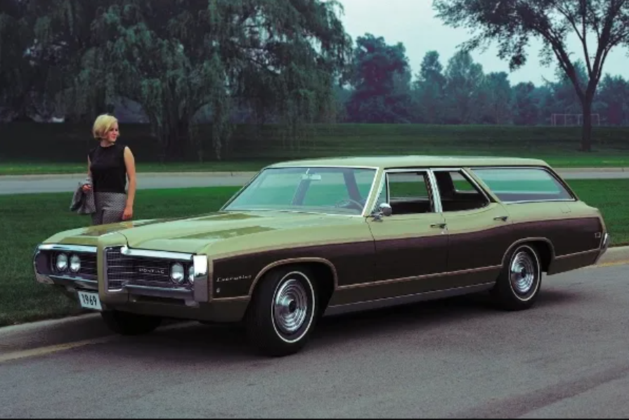 FitchJosef's tweet photo. 1969 Pontiac Executive Station Wagon https://t.co/K6MWzOayrW