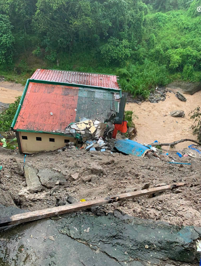 mark_paolo06's tweet photo. Sapang Bato is facing a heartbreaking crisis after the typhoon. 💔 Flooding, damaged homes and roads have left families struggling. Communities deserve better infrastructure and protection. Please keep them in your prayers. 🇵🇭🙏#Philippines #Typhoon #SapangBato #PrayForThePh https://t.co/cWQ9mS8liX