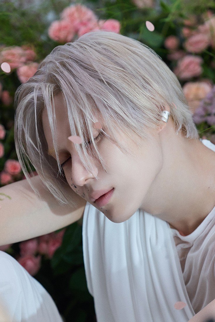Zolshinee2min_5's tweet photo. 260831 TAEMIN 태민 PHASE 1: 
Soft Violence 
Special photos 3

#TAEMIN #태민 #SHINee #샤이니 https://t.co/nu82PknZDI