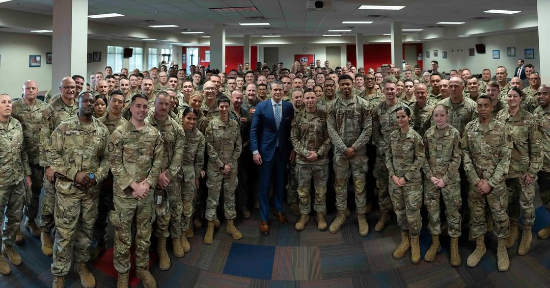1000pontes's tweet photo. President Trump made a promise to make Memphis safe again.

Thanks to the heroic patriots of Tennessee—we have KEPT that promise. https://t.co/0wfrJMPYSC