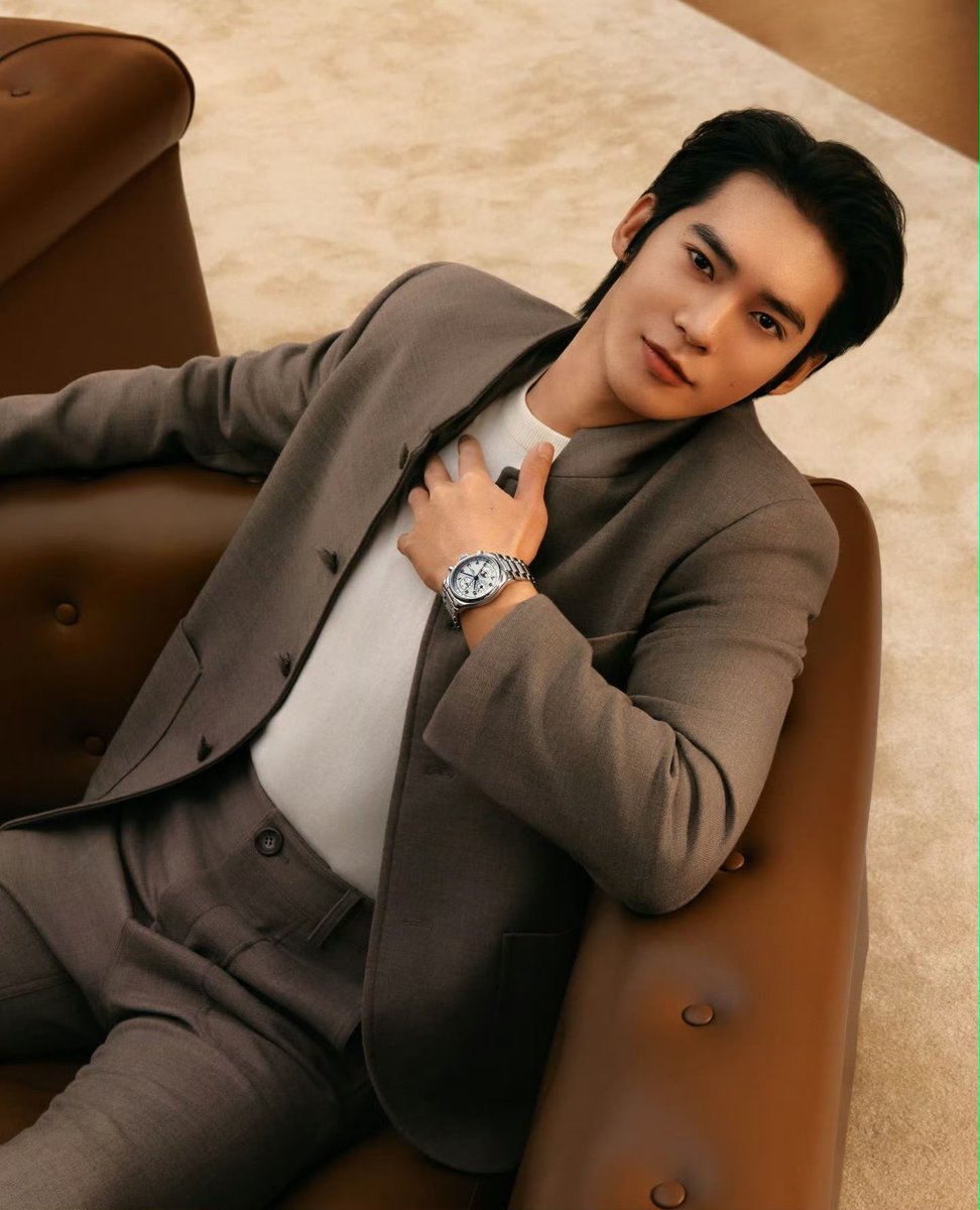 yoashan's tweet photo. Longines, The Home of Elegance.

We are the Ambassadors of Elegance, unveiling the new LONGINES MASTER COLLECTION. https://t.co/RiWDdcj14j