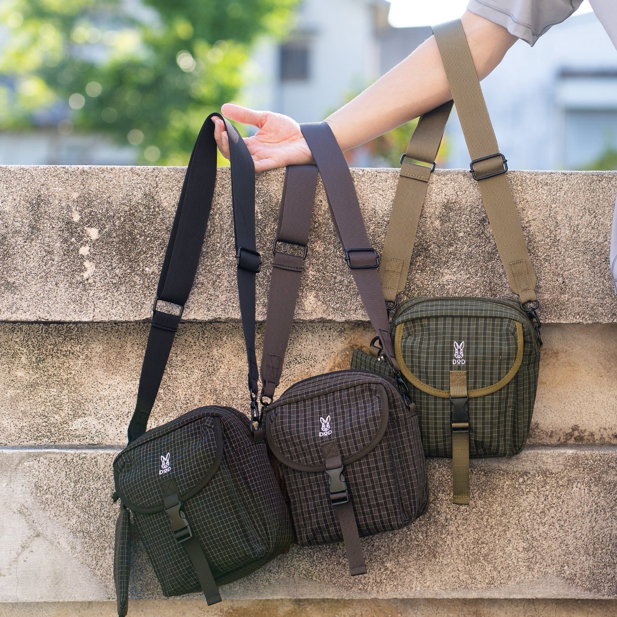 dod_camp's tweet photo. ＼3 New Bags ✨／
チェック柄×ミニポーチ付きの“マスマス”シリーズが新登場🍂秋口のデイリー使いにぴったりなバッグ3種が仲間入りしました

◾️選べる3つのデザイン
◾️撥水加工ありで雨でも安心
◾️ブラック/ブラウン/カーキの3色展開

各アイテムの詳細は次の投稿に続く↓ https://t.co/JbNHt1hZ7j