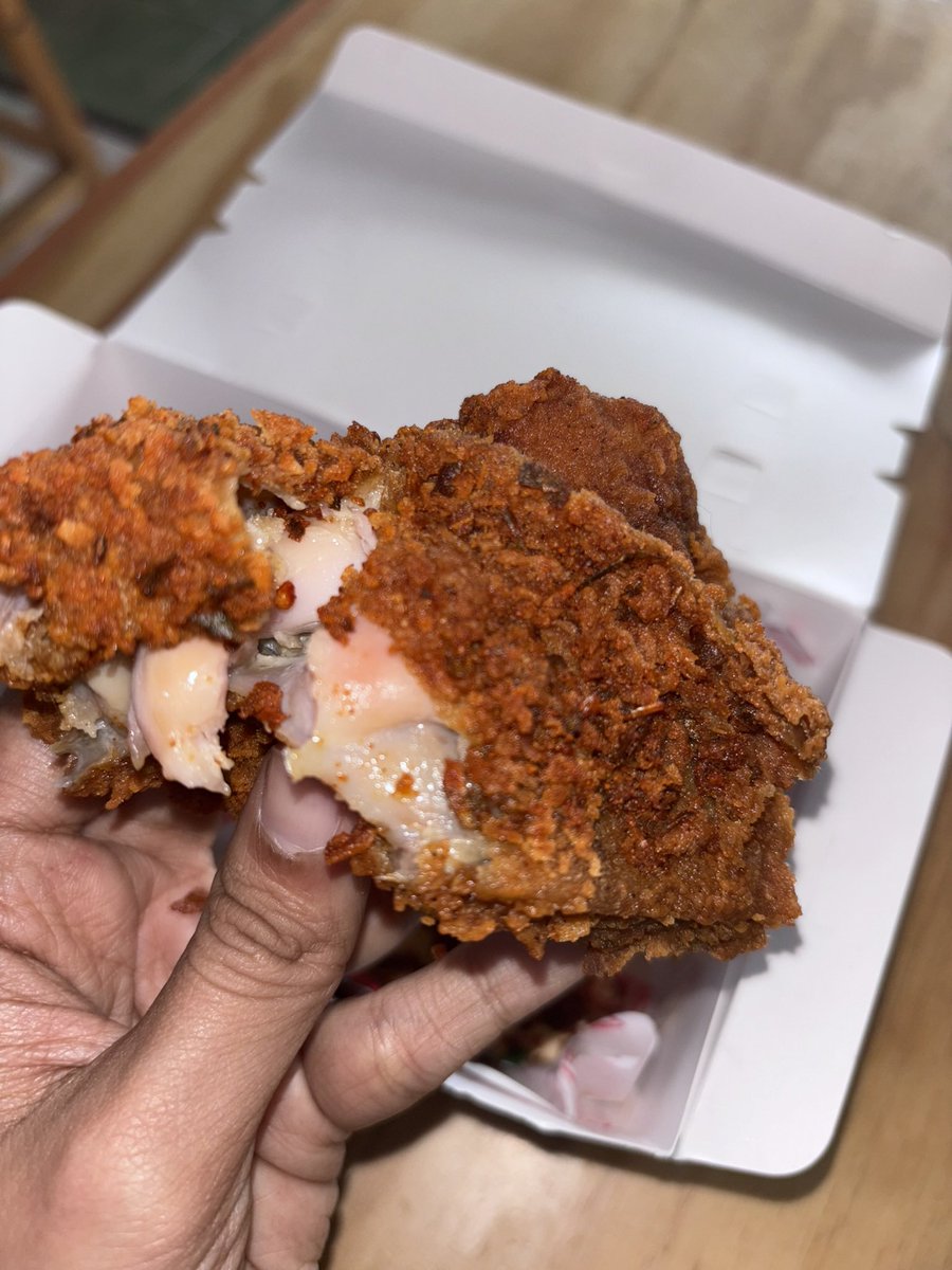 kugybears's tweet photo. top tier fried chicken favorite aku! 
KFC 8/10 
Uno chicken 8.5/10 
D’kriuk 8/10 https://t.co/qEVCIbTHq9