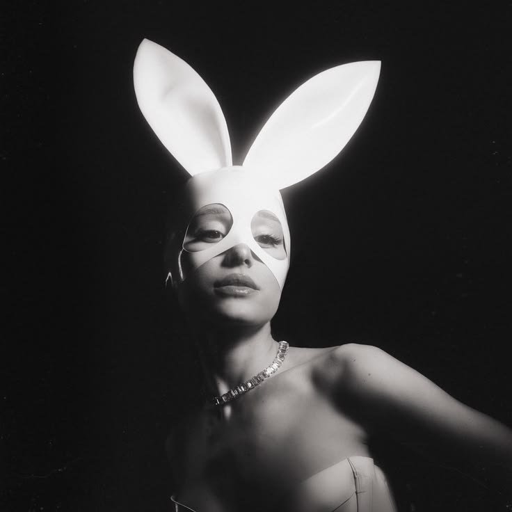 dieforyous's tweet photo. "she didn't respect the aesthetic" like she literally took it again on Polaroid and no one seemed to effing get it.. this was a huge serve i'm sorry. y'all will never be happy because you are insufferable and never let go of nostalgia. https://t.co/9BTPAbZGdS