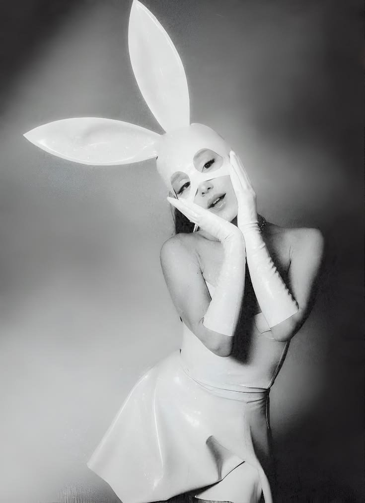 dieforyous's tweet photo. "she didn't respect the aesthetic" like she literally took it again on Polaroid and no one seemed to effing get it.. this was a huge serve i'm sorry. y'all will never be happy because you are insufferable and never let go of nostalgia. https://t.co/9BTPAbZGdS
