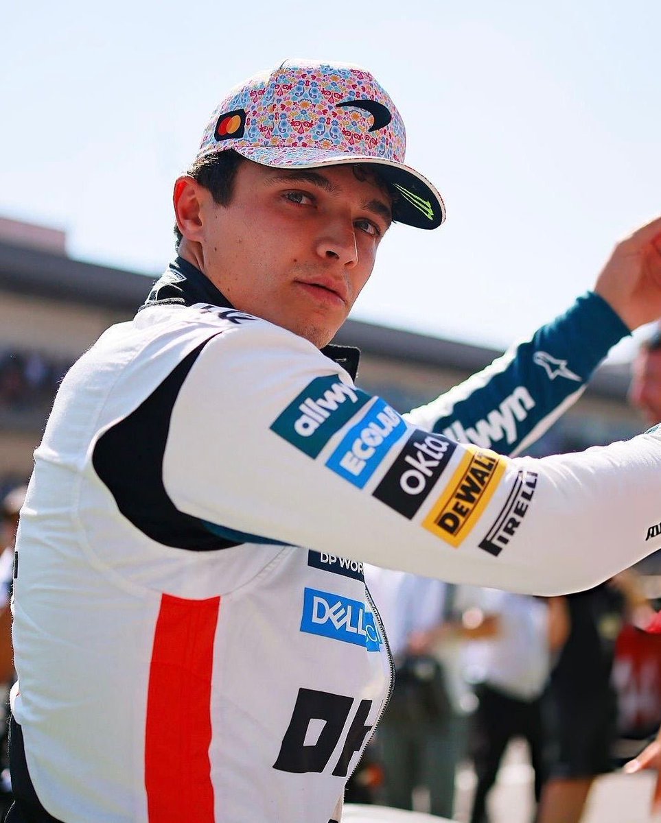 P1N0RRIS's tweet photo. IT’S RACE WEEK!! 🏁🧡 https://t.co/xWtw8KHWgl