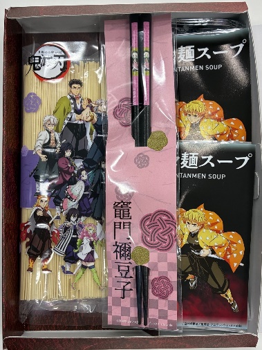 AnimeAnime_jp's tweet photo. 「鬼滅の刃」特別仕様のラーメン登場！ 炭治郎＆禰󠄀豆子ら全6種類のオリジナル箸をランダム封入
https://t.co/NojV6GShut

#鬼滅の刃 https://t.co/IYEHMk3dqt