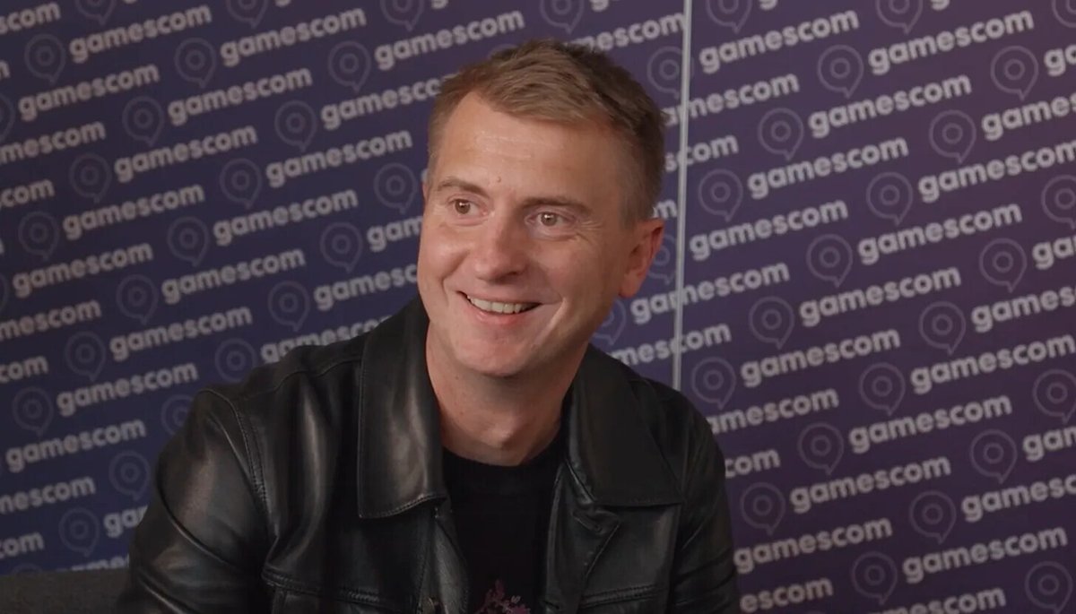 JVCom's tweet photo. CD Projekt affirment qu'ils veulent avoir une édition physique de The Witcher 4 !

Dans une interview à The Game Business, Michał Nowakowski, co-PDG de CD projekt, prend position : 
"Nous ne savons pas ce qu’il en sera. Nous savons ce qu’a annoncé PlayStation. Et nous n’avons aucune influence sur les décisions des éditeurs propriétaires. Les disques destinés aux éditeurs propriétaires, y compris PlayStation, doivent être fabriqués dans leurs propres usines. Donc, s’ils cessent effectivement la production d’ici 2028, alors oui [nous n’aurons plus de disques]. Mais nous sommes de grands partisans de l’accès à des objets de collection concrets. Nous sommes nous-mêmes des geeks, et on aime ça. On a toujours soutenu cette idée. Donc, quoi qu’il arrive, on proposera à coup sûr un coffret. On proposera un coffret contenant des petits bonus. Quelque chose que vous aurez envie d’ouvrir et d’apprécier. Mais on n’a en réalité aucune influence sur ce qui se passe ici".