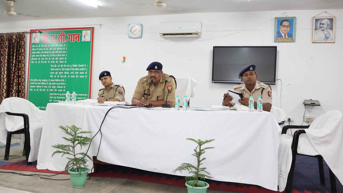 XIBnPacSitapur's tweet photo. आज  उप सेनानायक राजकुमार पाण्डेय, द्वारा सहायक सेनानायक1 राेहित यादव, सहायक सेनानायक2 आशीष यादव, सूबेदार सैन्य सहायक सुशील कुमार व अन्य अधिकारियों/कर्मचारियों की उपस्थिति में सैनिक सम्मलेन लिया गया व अधिकारियों/कर्मचारियों की समस्याओं को सुनकर निराकरण हेतु संबंधित को आदेशित किया https://t.co/U164HWEeyu
