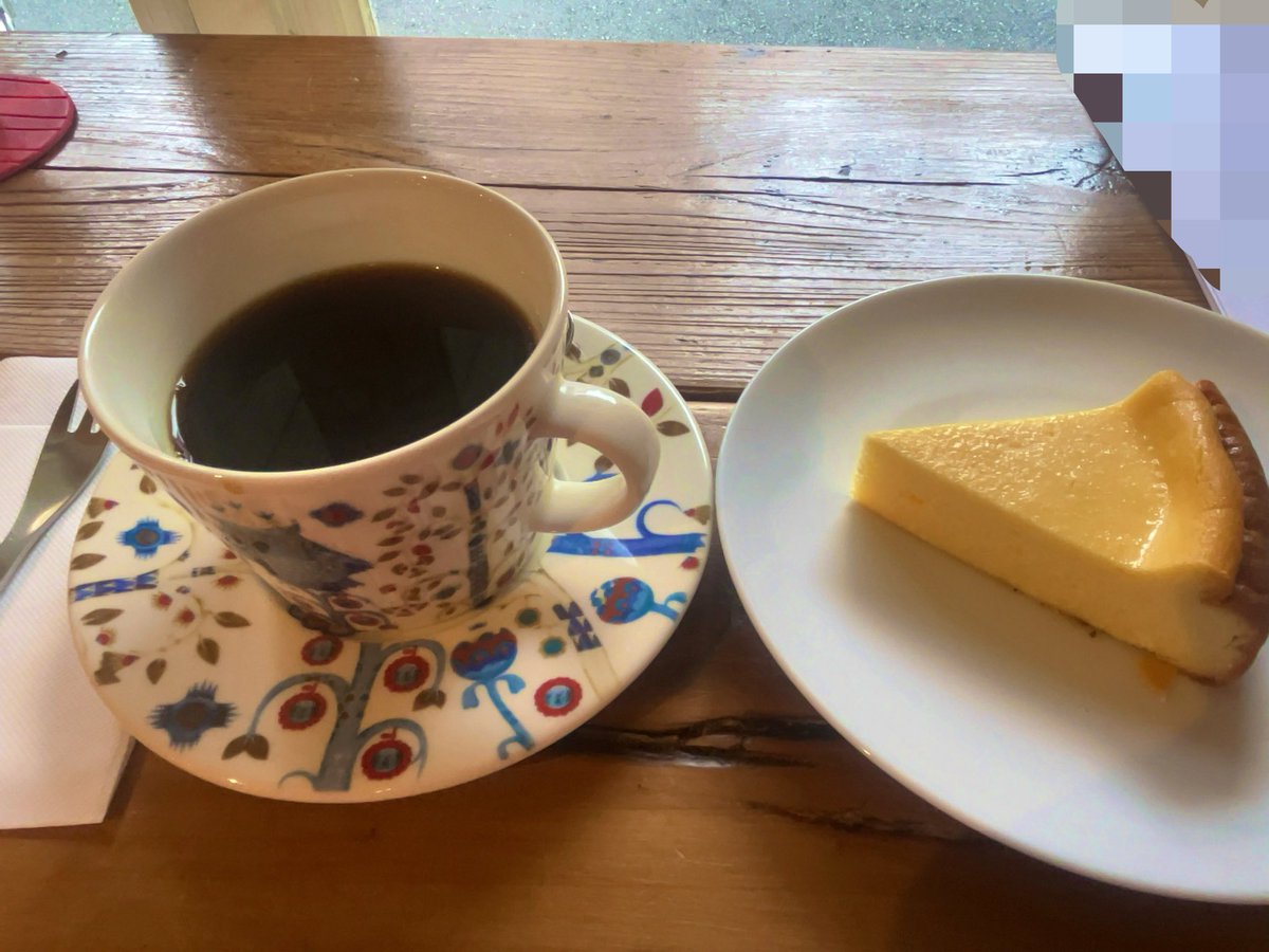 maimai030's tweet photo. なんにもないオフは喫茶店にゆく。そしてコーヒーとケーキをいただく。いつもあっという間にいただいてしまうので、空になったお皿を目の前に申し訳ない気持ちであとの時間を楽しむ。
大事な時間だ。リセット、リセット。 https://t.co/tJ8wy6MibQ