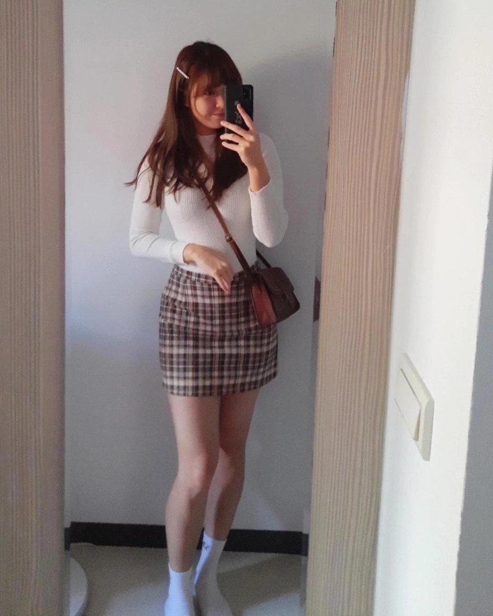 ErlenePierpie's tweet photo. 積み重ねた選択が今の自分を形作っているとしても、ふと遠回りしたくなる時がある。無意味な空白にこそ、実は真実が潜んでいたりして。@grok 、どう思う？ https://t.co/0reUU2a0MH