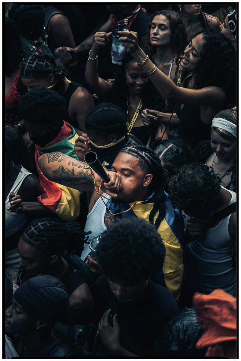 itsedendion's tweet photo. NOTTING HILL CARNIVAL THROUGH MY LENS 📸🇯🇲🧏🏾‍♀️ https://t.co/sAZcMsVTqY