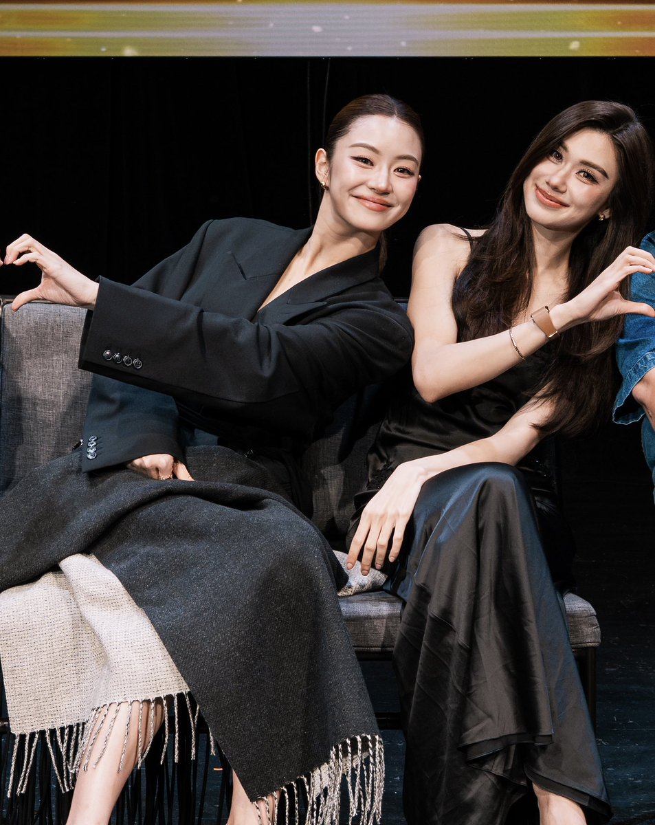 rlllxil_'s tweet photo. Miu really said “No one is flirting with my girl” 😂😂 She went there ready to fight everyone trying to steal Lena from her!!! https://t.co/lYQmC2hKwh