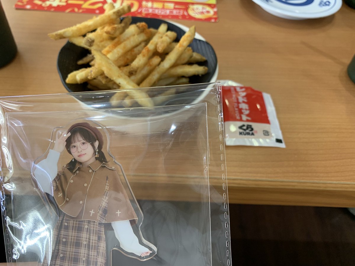 HINA_LEVORG's tweet photo. ひーちゃん、くらポテトだよ…🌸🐣

レッドホット振りかけたから辛そうだね…🍟 https://t.co/dnNRXhxtok