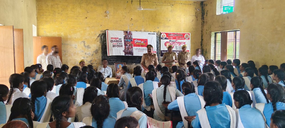 sultanpurpolice's tweet photo. #SPSTR श्री विनीत जायसवाल के निर्देशन में थाना बल्दीराय द्वारा महिला एवं बालिकाओं को सरकारी योजनाओं एवं 112, 1076, 1090, 1930, 1098, 181 सहित विभिन्न हेल्पलाइन नंबरों की जानकारी देकर जागरूक किया गया। साथ ही मिशन शक्ति केंद्र की जानकारी देते हुए उनकी समस्याओं पर संवाद किया गया।
#MissionShakti #UPPolice #SultanpurPolice #WomenEmpowerment