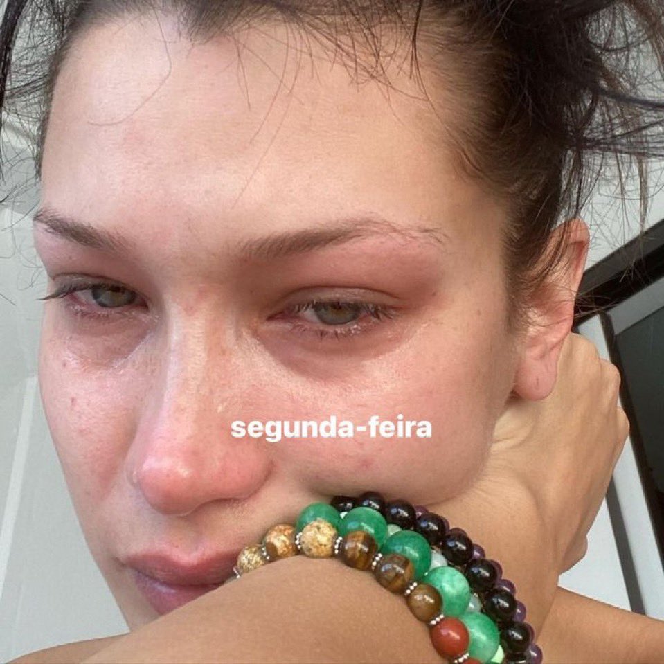 pharbrrrie's tweet photo. a pior segunda-feira da minha vida eh sempre a próxima meu deus nao importa o quanto eu descanse no fds no momento em que eu abro o olho segunda 6h da manha eu to morta zumbificada #pqp escala 4x3 pra já porfa https://t.co/ZNTbrUaon9