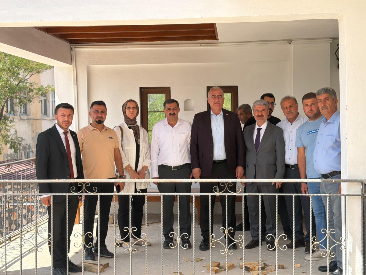 HuseyinOzhan_'s tweet photo. 📍 Besni

Besni Belediyemiz tarafından yapımı sürdürülen Gastronomi Merkezi inşaat alanını ziyaret ederek çalışmaları yerinde inceledik.

Kadim mutfak kültürümüzü, eşsiz lezzetlerimizi geleceğe taşıyacak ve ilçemizin turizmine büyük katkı sağlayacak bu kıymetli eseri Besni’mize kazandırmak için sahadayız.

İlçemizin değerine değer katan bu güzel projede emeği geçen tüm emekçilerimize ve çalışma arkadaşlarımıza kolaylıklar diliyorum. Besni’mize şimdiden hayırlı olsun.