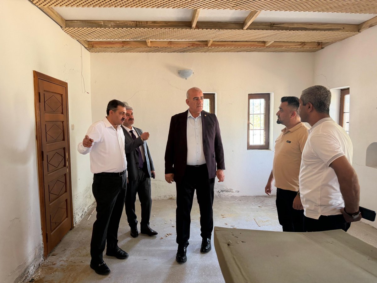 HuseyinOzhan_'s tweet photo. 📍 Besni

Besni Belediyemiz tarafından yapımı sürdürülen Gastronomi Merkezi inşaat alanını ziyaret ederek çalışmaları yerinde inceledik.

Kadim mutfak kültürümüzü, eşsiz lezzetlerimizi geleceğe taşıyacak ve ilçemizin turizmine büyük katkı sağlayacak bu kıymetli eseri Besni’mize kazandırmak için sahadayız.

İlçemizin değerine değer katan bu güzel projede emeği geçen tüm emekçilerimize ve çalışma arkadaşlarımıza kolaylıklar diliyorum. Besni’mize şimdiden hayırlı olsun.