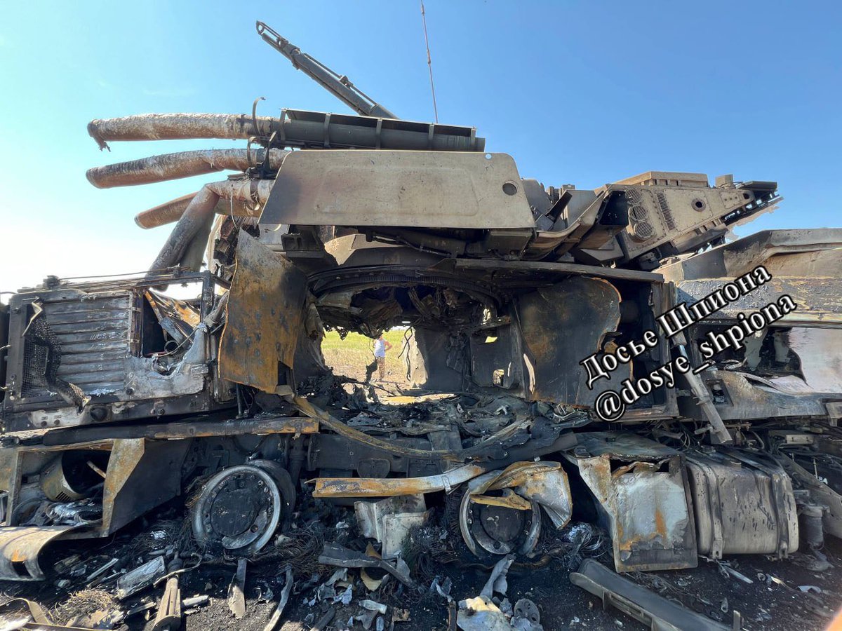 bayraktar_1love's tweet photo. 💥Photos show two destroyed Russian Pantsir-S1 air defense systems.

The first was destroyed on August 29 near Kerch in occupied Crimea.

The second was destroyed on August 30 near Yeysk airfield in Russia’s Krasnodar Krai. https://t.co/3yIaqEwegx