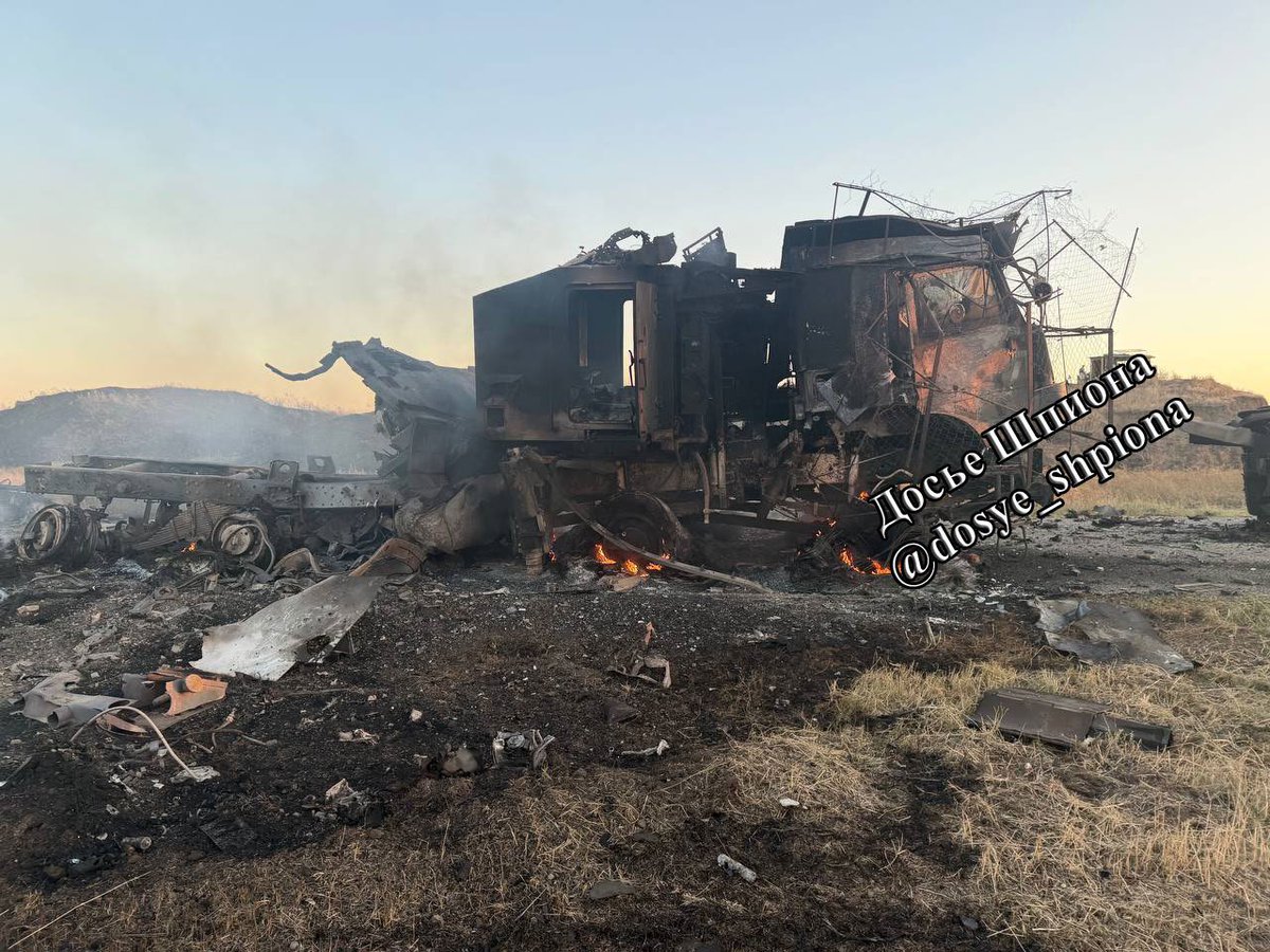 bayraktar_1love's tweet photo. 💥Photos show two destroyed Russian Pantsir-S1 air defense systems.

The first was destroyed on August 29 near Kerch in occupied Crimea.

The second was destroyed on August 30 near Yeysk airfield in Russia’s Krasnodar Krai. https://t.co/3yIaqEwegx