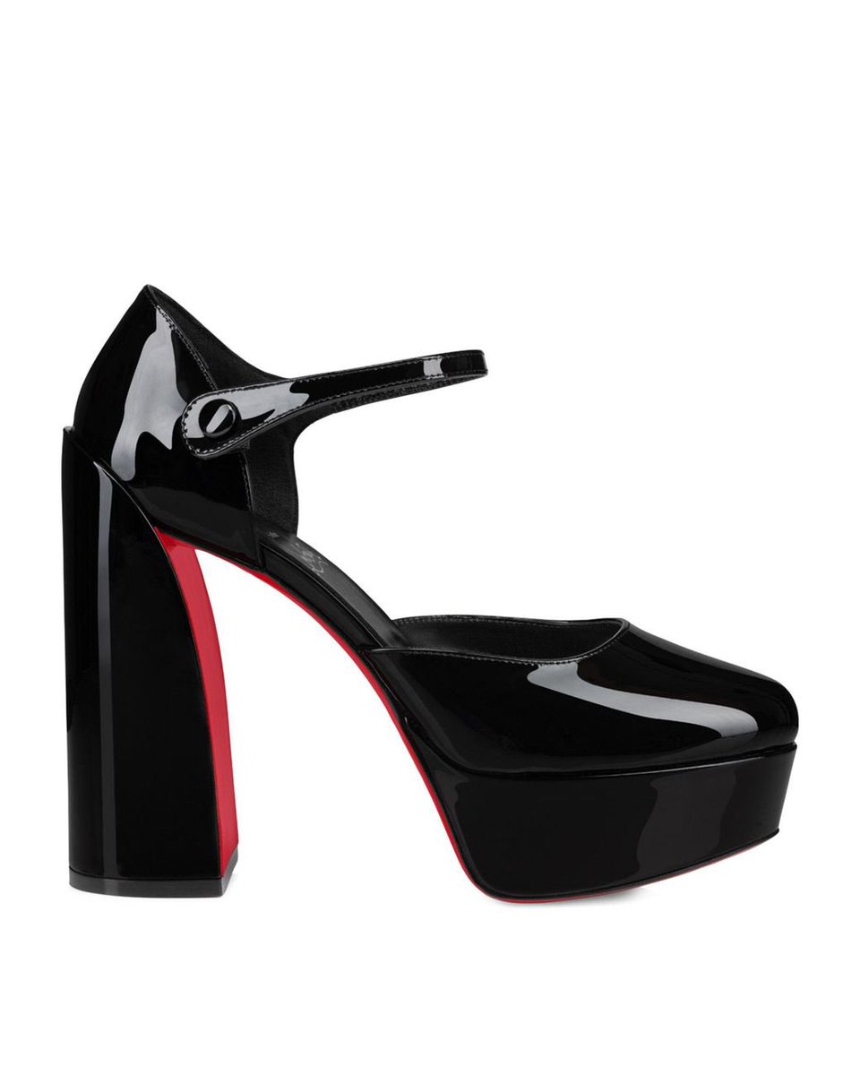 dvkseu's tweet photo. she don’t play about her red bottoms https://t.co/K6WDqznWA0