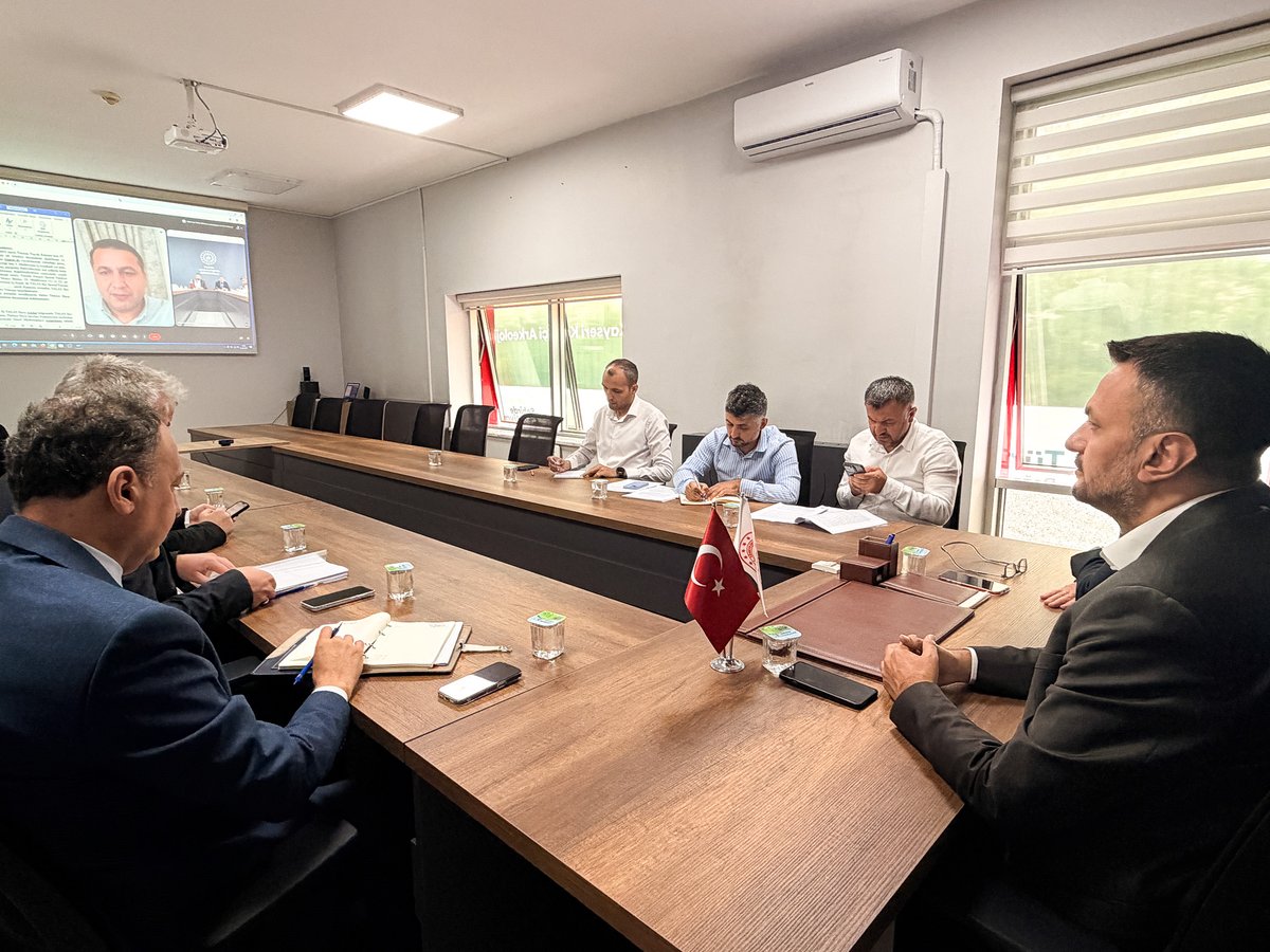 GSB_Kayseri's tweet photo. İlimizde gerçekleştirilen yamaç paraşütü faaliyetlerinin geliştirilmesi ve imzalancak ortak protokol kapsamında yürütülecek çalışmaların değerlendirilmesi amacıyla istişare ve değerlendirme toplantısı düzenlendi. https://t.co/f8f3YClnWM