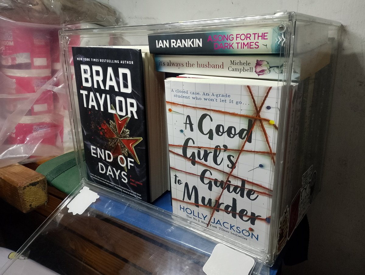 __zerotonin's tweet photo. ayan si "hanggat my space" punong puno na HAHAHAHA though bumili na ako ng another storage pero di ko pa na assemble kasi waiting pa ako sa upcoming books ko HAHAHAHA https://t.co/tn4STcz30C