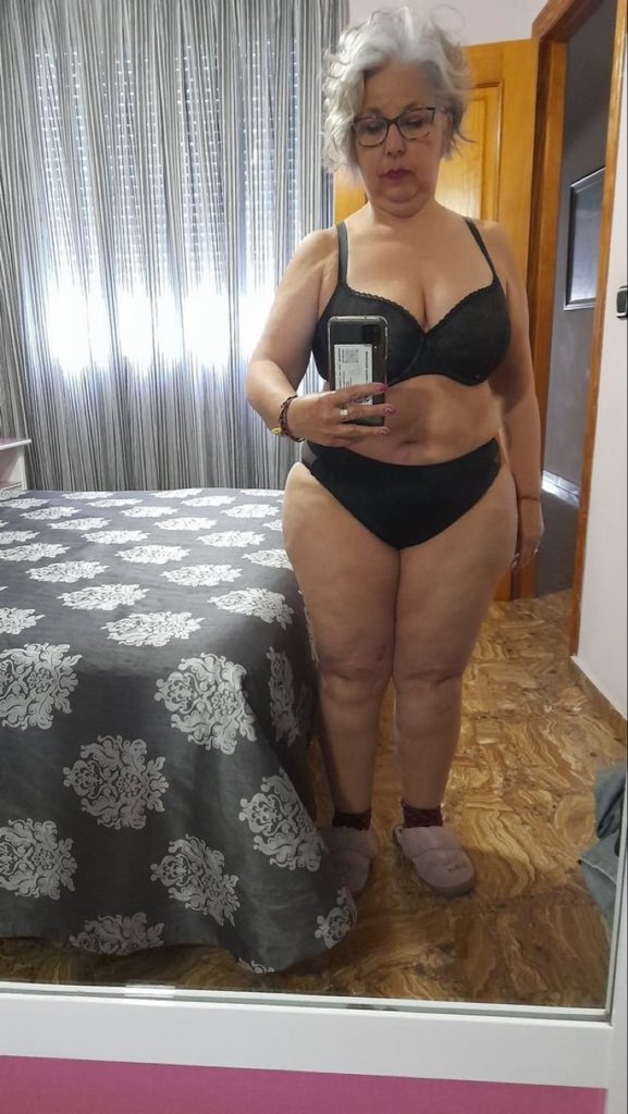 ENONIME's tweet photo. He said I was too old for him 💔 and I undress my self and take a picture and send it to him... https://t.co/Dtk7l2eL9D
