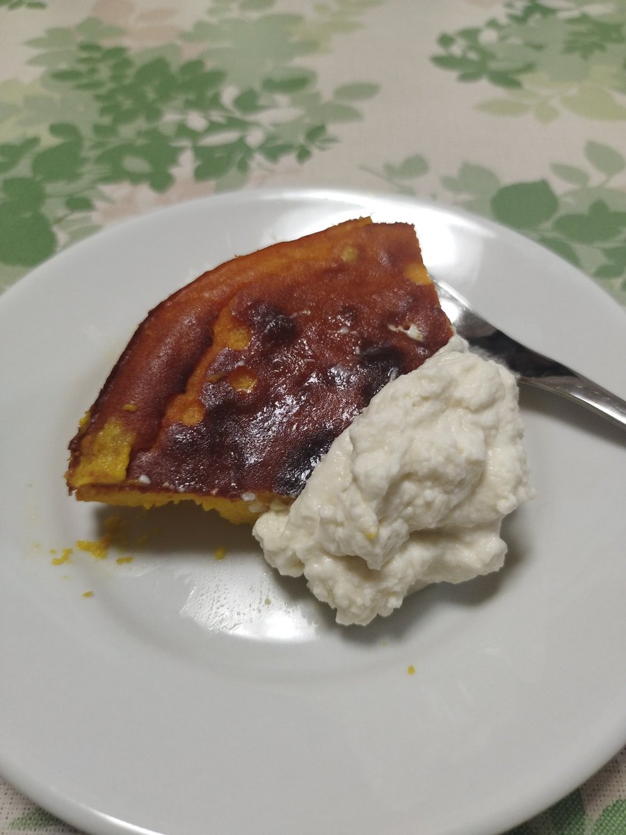 masami_2023's tweet photo. My daughter made pumpkin cake https://t.co/GyAetKg7yi