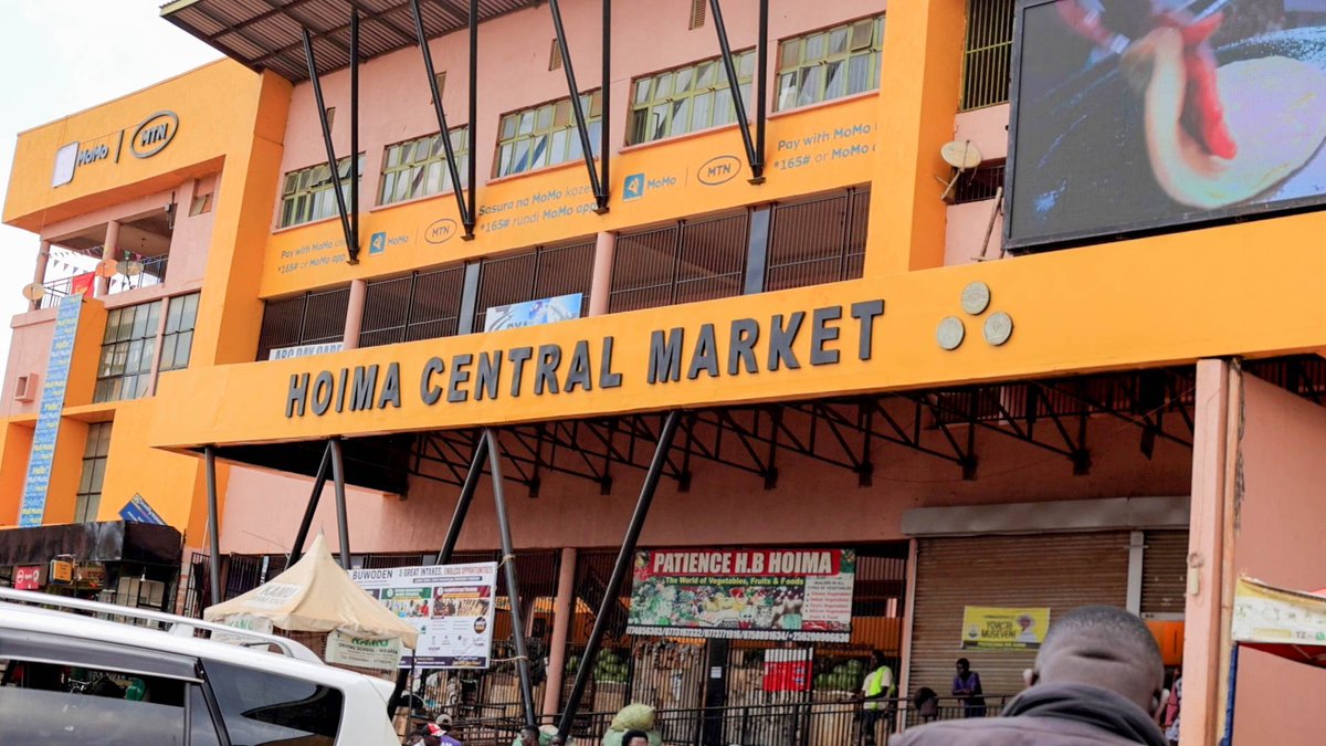 AgnesAsio53595's tweet photo. 🚀 Hoima Main Market is the financial heartbeat of Bunyoro! With 600+ vendors and an on-site day-care, it generates UGX 200M+ annually, boosting local services! A vital hub for PDM farmers, driving #NDPIV goals for growth. 🌟 #GoldenPosts #SecuringYourFuture https://t.co/DB4fNl2ci9