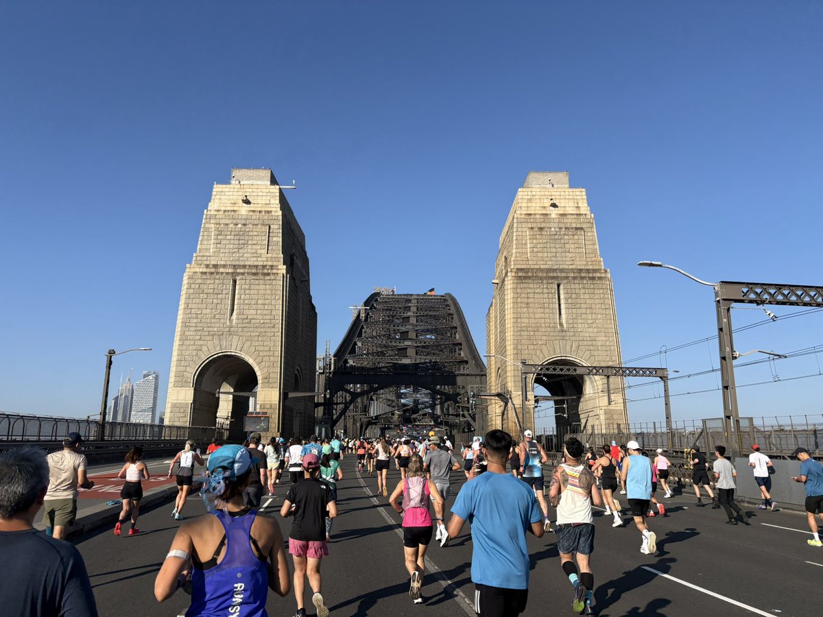 nonnoneichan's tweet photo. シドニーマラソン行ってきた！
３０km付近から脚攣りながらも何と��ゴール
途中までガチランしてたから全然景色楽しむ余裕なかったけどゴールのオペラハウスの景色は最高でした！ https://t.co/lGXCrWraGz