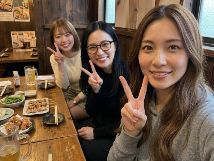 DannyEa58190856's tweet photo. この３人の中でワンナイトするなら？
①左
②真ん中
③右(私)

みんな若い子がいいですよね... https://t.co/rycTnF5D2Y