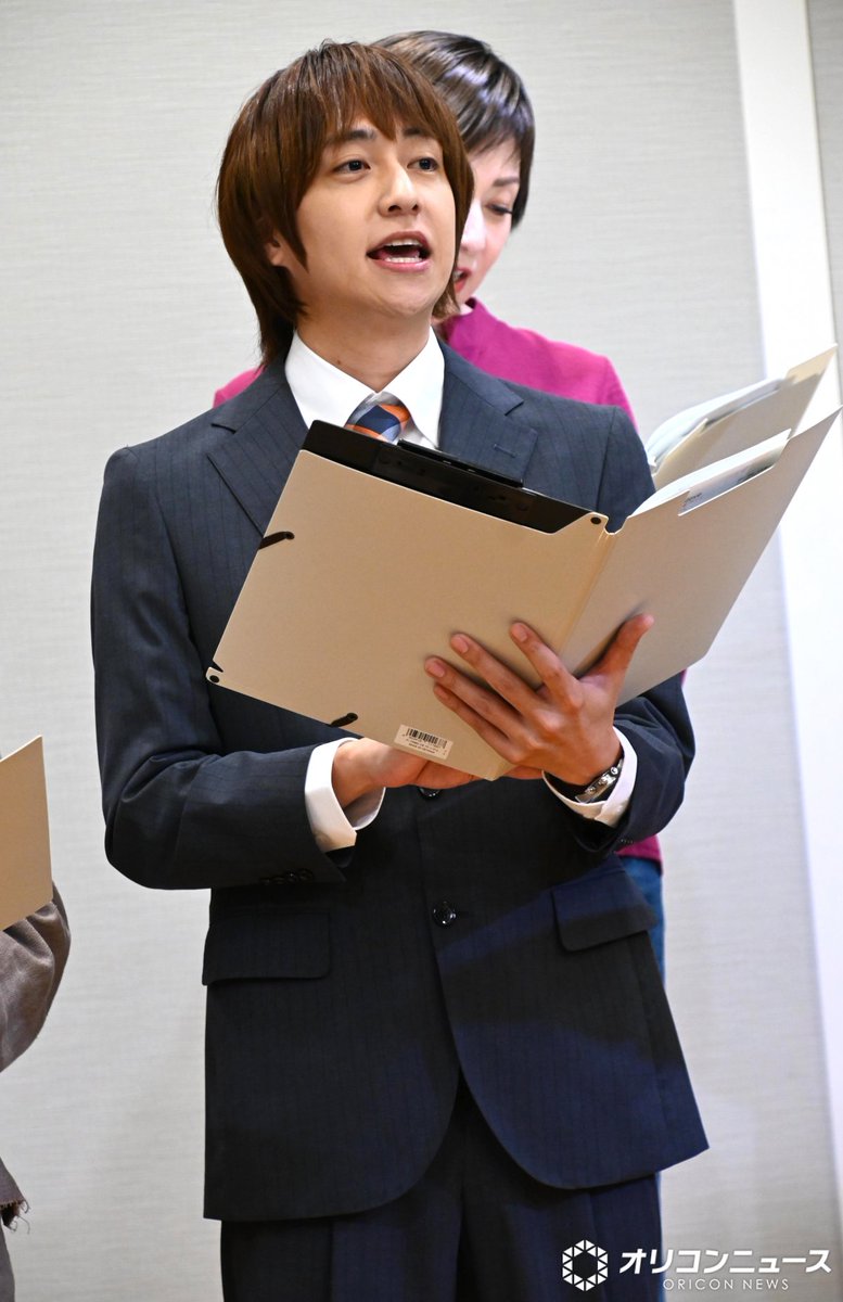 oricon's tweet photo. Hey! Say! JUMP八乙女光
主演舞台制作発表で合唱を披露🎵
⠀
小学校時代の合唱コンの思い出語る
✍️「怪獣のバラードを…」　
https://t.co/L9oUutDURb
⠀
舞台『スクラップアンドコーラス
－君が灯したメロディー－』9/18上演❗️
⠀
#スクラップアンドコーラス https://t.co/URCjFDTBz7