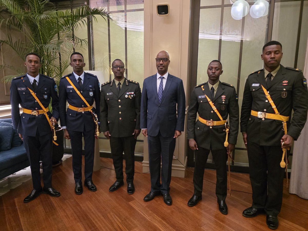 dr_dash250's tweet photo. Rwanda Defence Force (Air Force) officers graduated in Turkey.

Rwanda has to be protected from air water and land. https://t.co/ZT3SLvOO6t