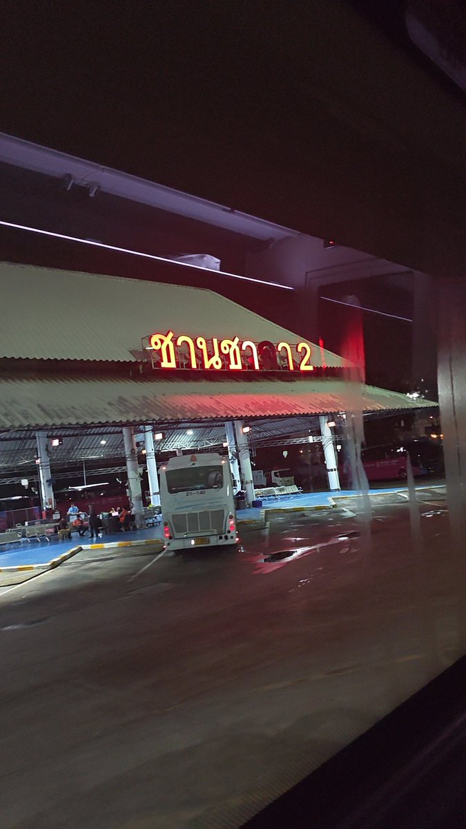 Watchang2's tweet photo. Bus Terminal 🚍 https://t.co/de0Regqc4g