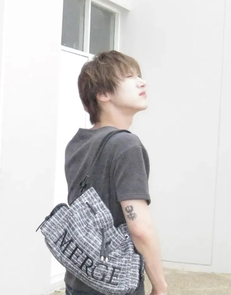 TENzenter's tweet photo. กระเป๋าในลุคล่าสุดของ เตนล์ เป็นไอเท็มใหม่จาก แบรนด์ไทย MERGE รุ่นล่าสุด รุ่น ON TIME BAG สี Midnight TEN ซึ่งจะเริ่มวางขายวันที่ 4 กันยายน 2569 เวลา 12.00 น. ผ่าน Line Shopping : Merge.official

ติดตามข้อมูลข่าวสารเพิ่มเติมจากแบรนด์ได้ที่
Facebook : Merge.official | Instagram : merge.official_ | Line Shopping : Merge.official

#MERGEOfficial
#MERGEFriends
#MERGEOnTimeBag
#MergeDreamLandHomeLand