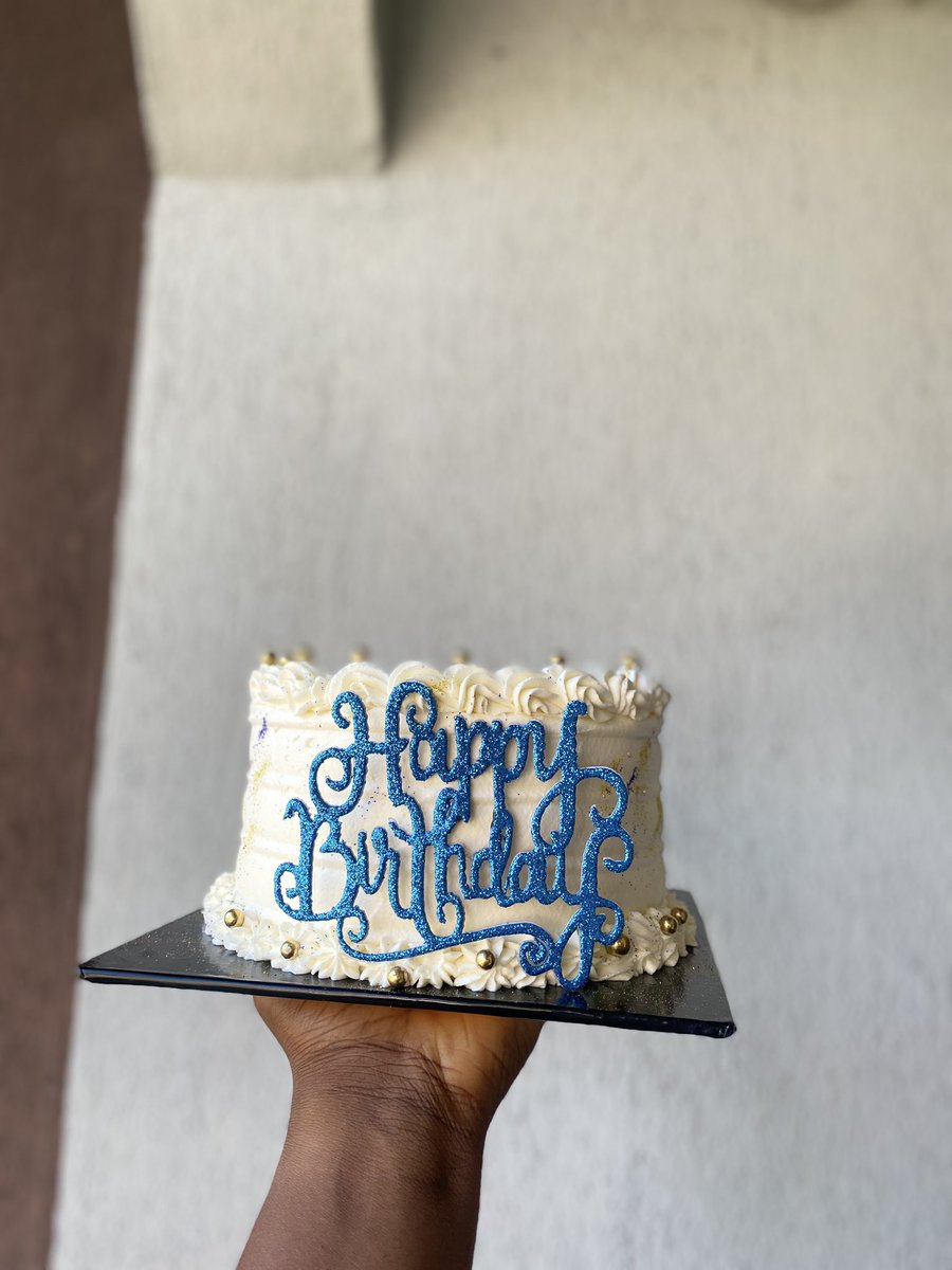 _THE0706BRAND's tweet photo. Starting off the weak with our best seller delivers this morning.

Cakes des: 6inches 2slim layers.
Flavor: moist vanilla and lush red velvet.
Frosting: buttercream.
Price: 22k
📍CAKES IN LAGOS.

For bookings, kindly send a dm or click the link in bio. https://t.co/gzLq2xkbbb