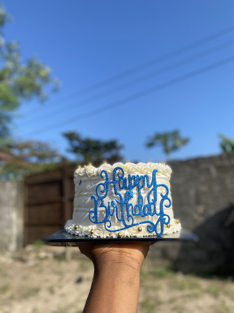 _THE0706BRAND's tweet photo. Starting off the weak with our best seller delivers this morning.

Cakes des: 6inches 2slim layers.
Flavor: moist vanilla and lush red velvet.
Frosting: buttercream.
Price: 22k
📍CAKES IN LAGOS.

For bookings, kindly send a dm or click the link in bio. https://t.co/gzLq2xkbbb