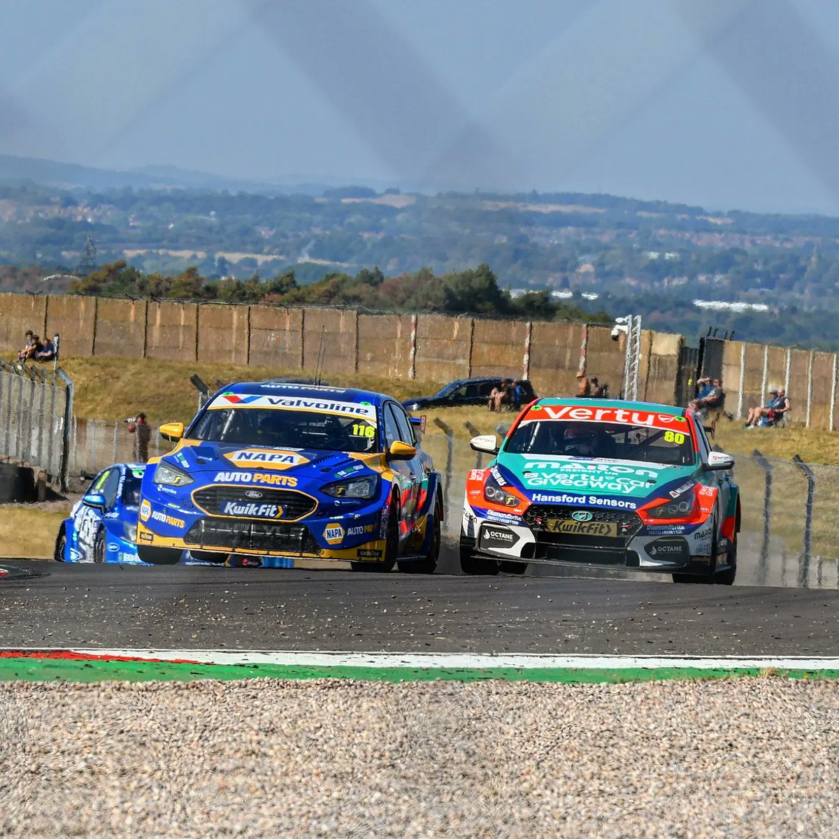 GregoryCayx3's tweet photo. An extremely hot but fantastic day at Donington Park for the British Touring Car Championship. https://t.co/dEelNoxFbJ