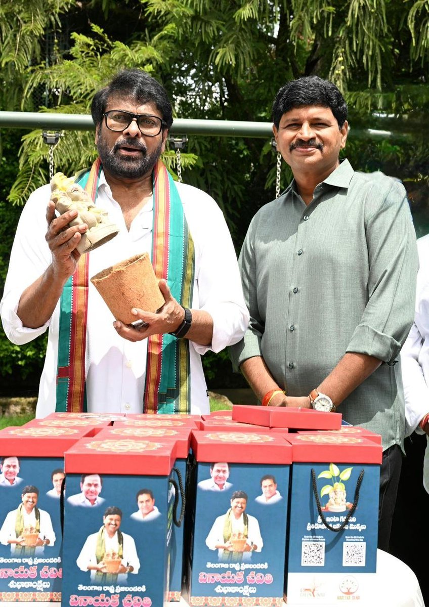 TMediaVlogs's tweet photo. Megastar
@KChiruTweets garu unveils the innovative #SeedGanesha idols by @SantoshKumarBRS Garu, urging everyone to celebrate Ganesh Chaturthi in an eco-friendly way.  A beautiful initiative where devotion meets environmental responsibility.   #Chiranjeevi #GaneshChaturthi https://t.co/t4635rSPSn