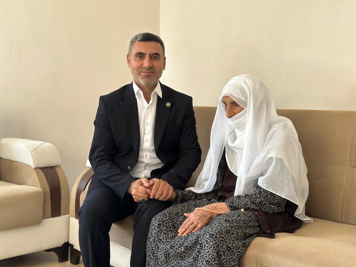 Recepal3m's tweet photo. Yeni vazifeme kıymetli validemin duasını alarak başladım. Rabbim tüm annelerimize sağlık sıhhat ve afiyet versin. https://t.co/IzahCUlfeb