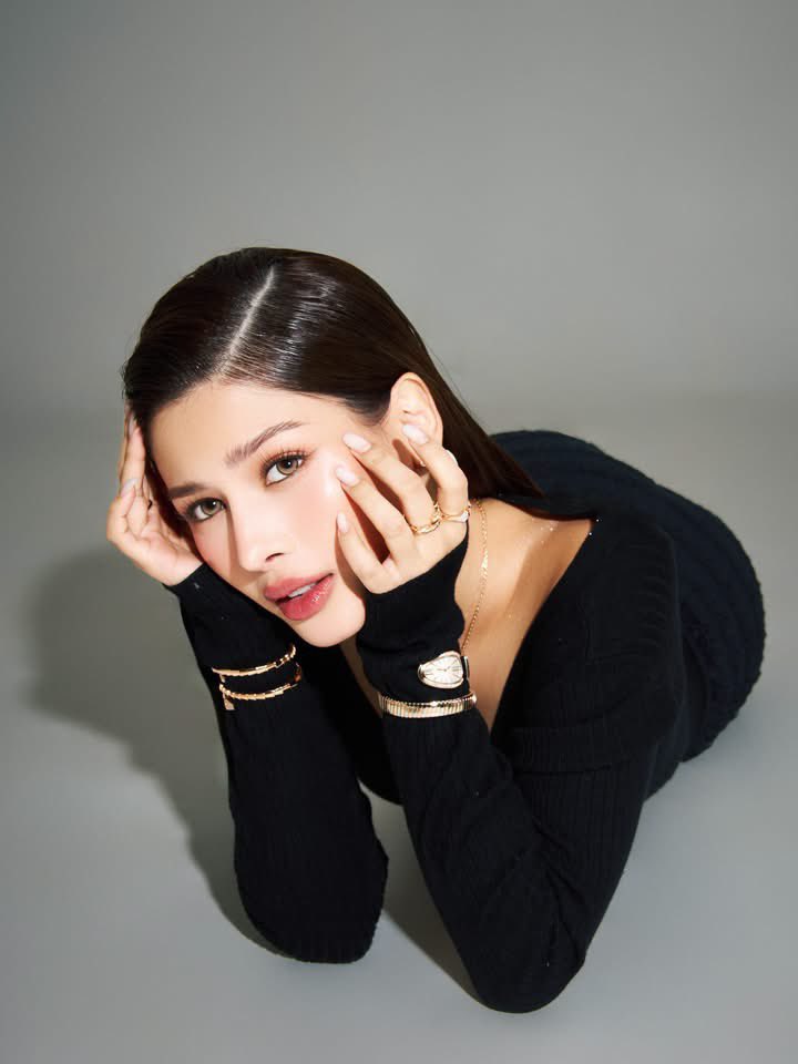 AzRalphOFC's tweet photo. Dangerously beautiful - only one name comes to mind: AZ Martinez 🔥💛

Engage with her latest Bvlgari post:

🔗 IG: https://t.co/7y6v57eKwQ

🔗 FB: https://t.co/xpxpCcBw9n

#AzRalph #AZMartinez https://t.co/26BV0GlWSU