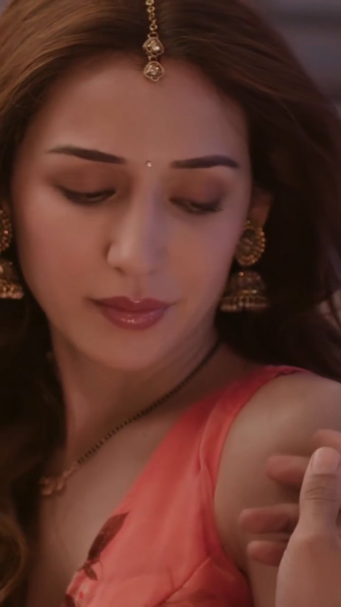 haileymqueen's tweet photo. With each breath, she weaves a spell of wonder, captivating hearts with her ethereal charm. 🫶🏻🥰🧡😘🫰🏻 @heli_daruwala #HeliDaruwala #NazarLagJayegi #LoveLottery https://t.co/67igNY0Jci