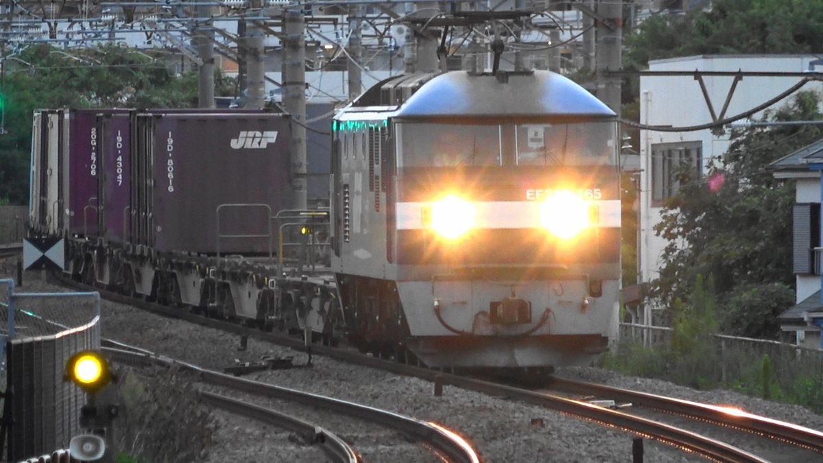 to38671_2's tweet photo. 4073レ 海上コンテナ EF210-165 2026/8/31 府中本町　
最後尾にコキ90とリサーチキャビン。　 
青NYK、青CMACGM小大、灰OOCL、白CAI、コキ90×2他。　動画添付　
https://t.co/Zxz53rXWqP
#4073レ#コキ90#リサーチキャビン#EF210 https://t.co/bJYCrq4w4q