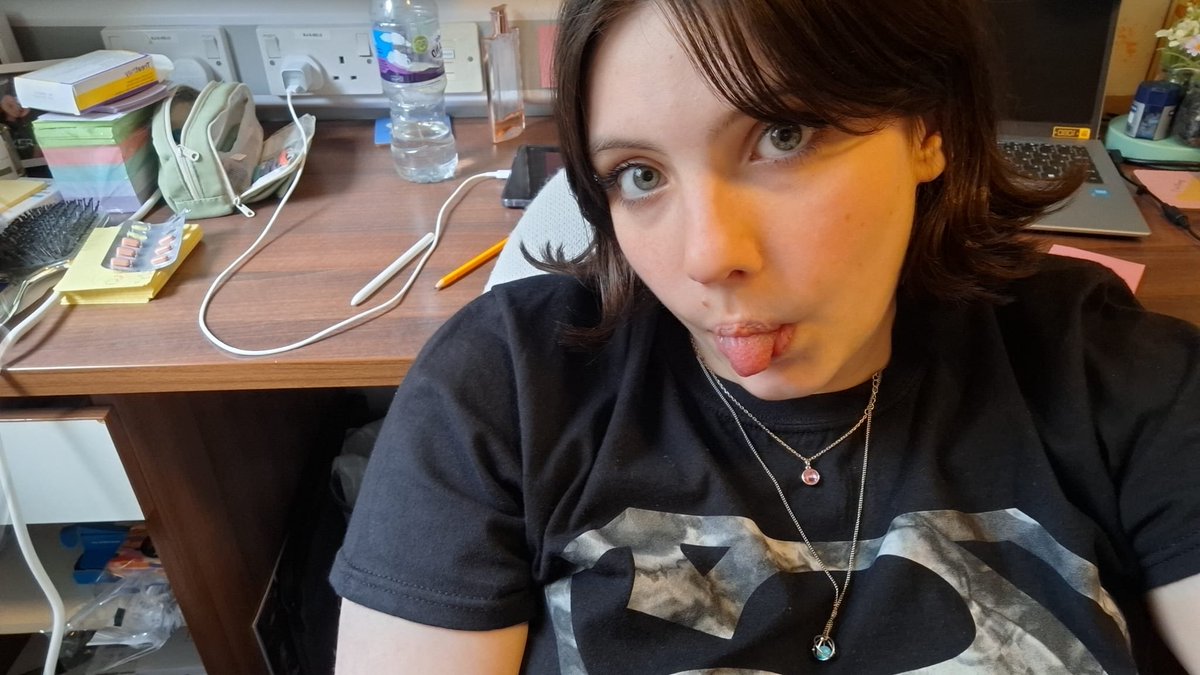 entityotter's tweet photo. #leviticusmonday !!!! :D
ignore my messy ass desk its from last year https://t.co/1JTz8EZkJF